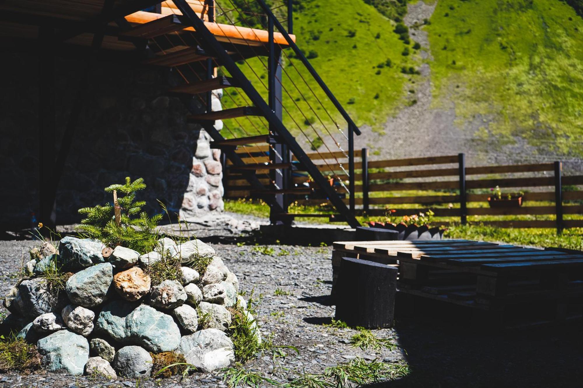 Traveler'S Cottages In Kazbegi Exterior photo