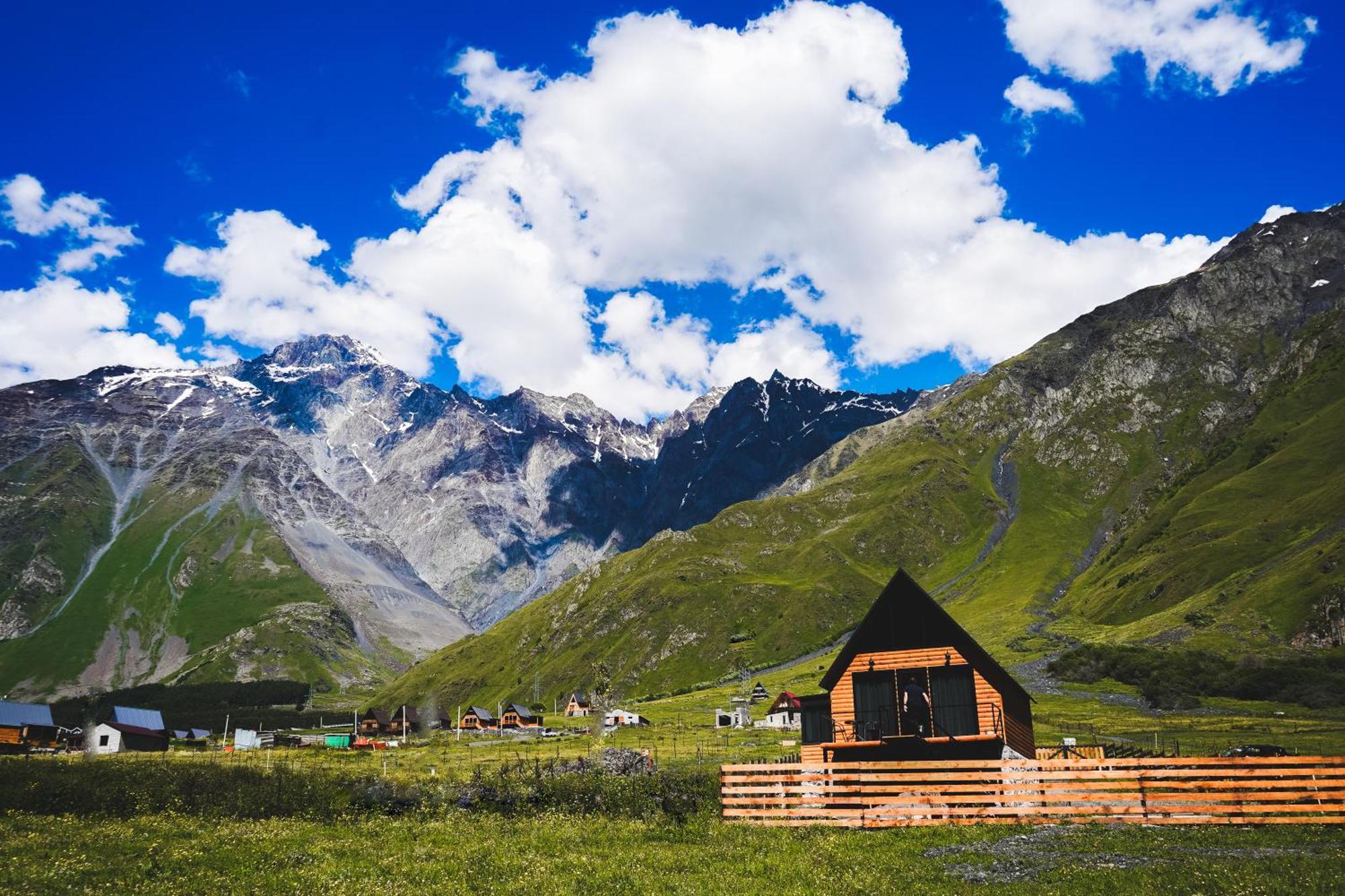 Traveler'S Cottages In Kazbegi Exterior photo
