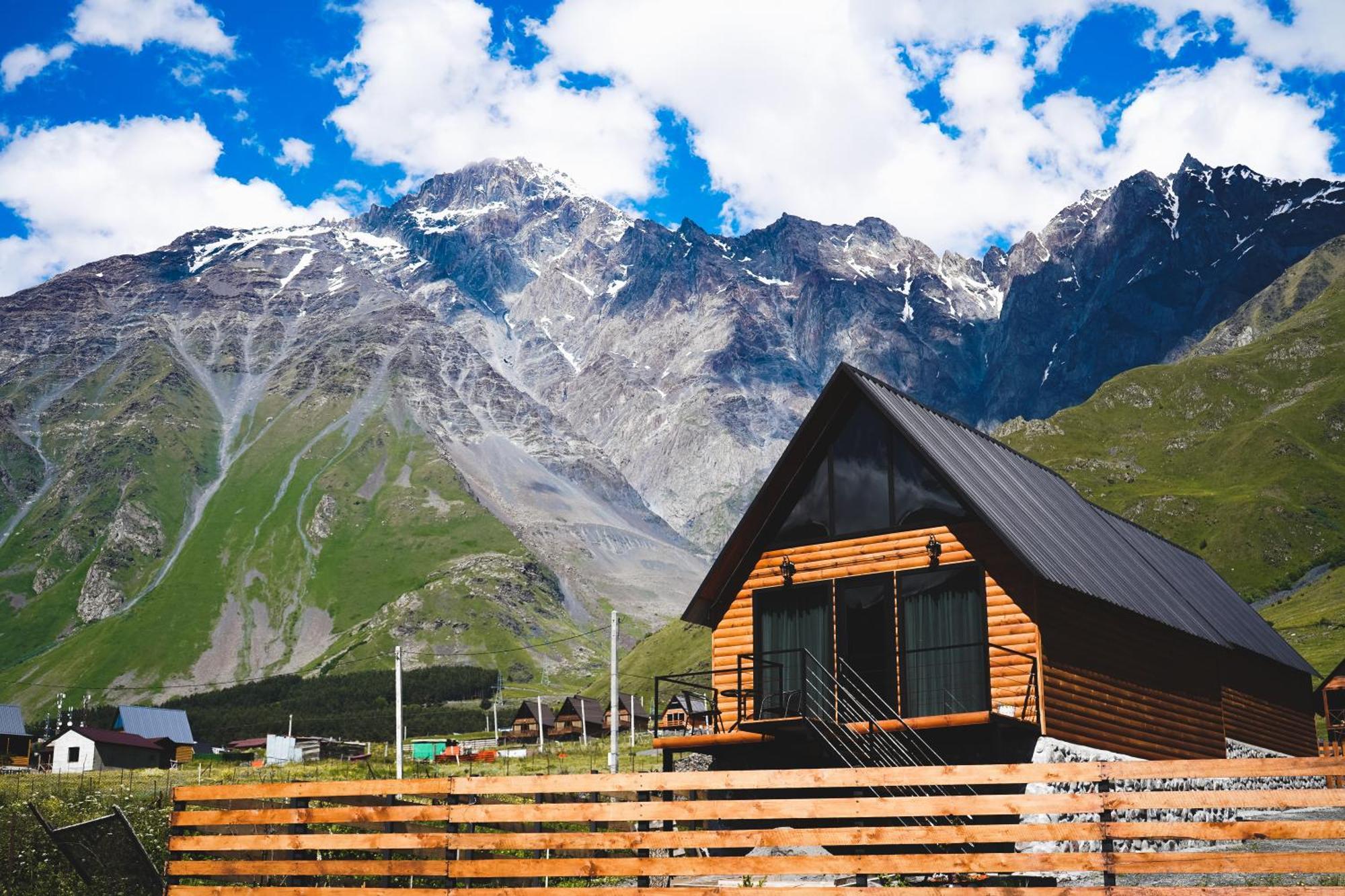 Traveler'S Cottages In Kazbegi Exterior photo