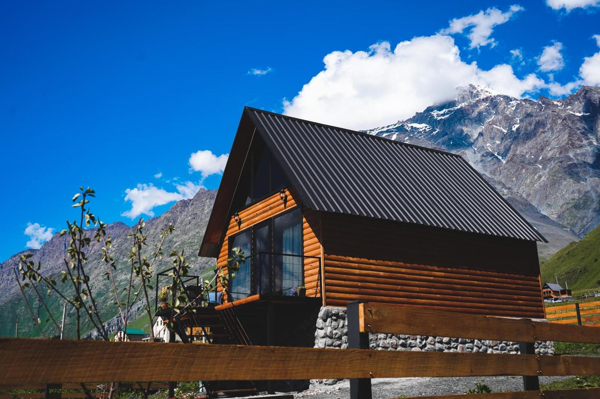 Traveler'S Cottages In Kazbegi Exterior photo