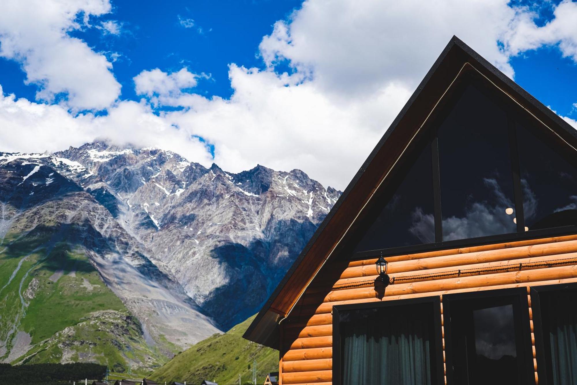 Traveler'S Cottages In Kazbegi Exterior photo