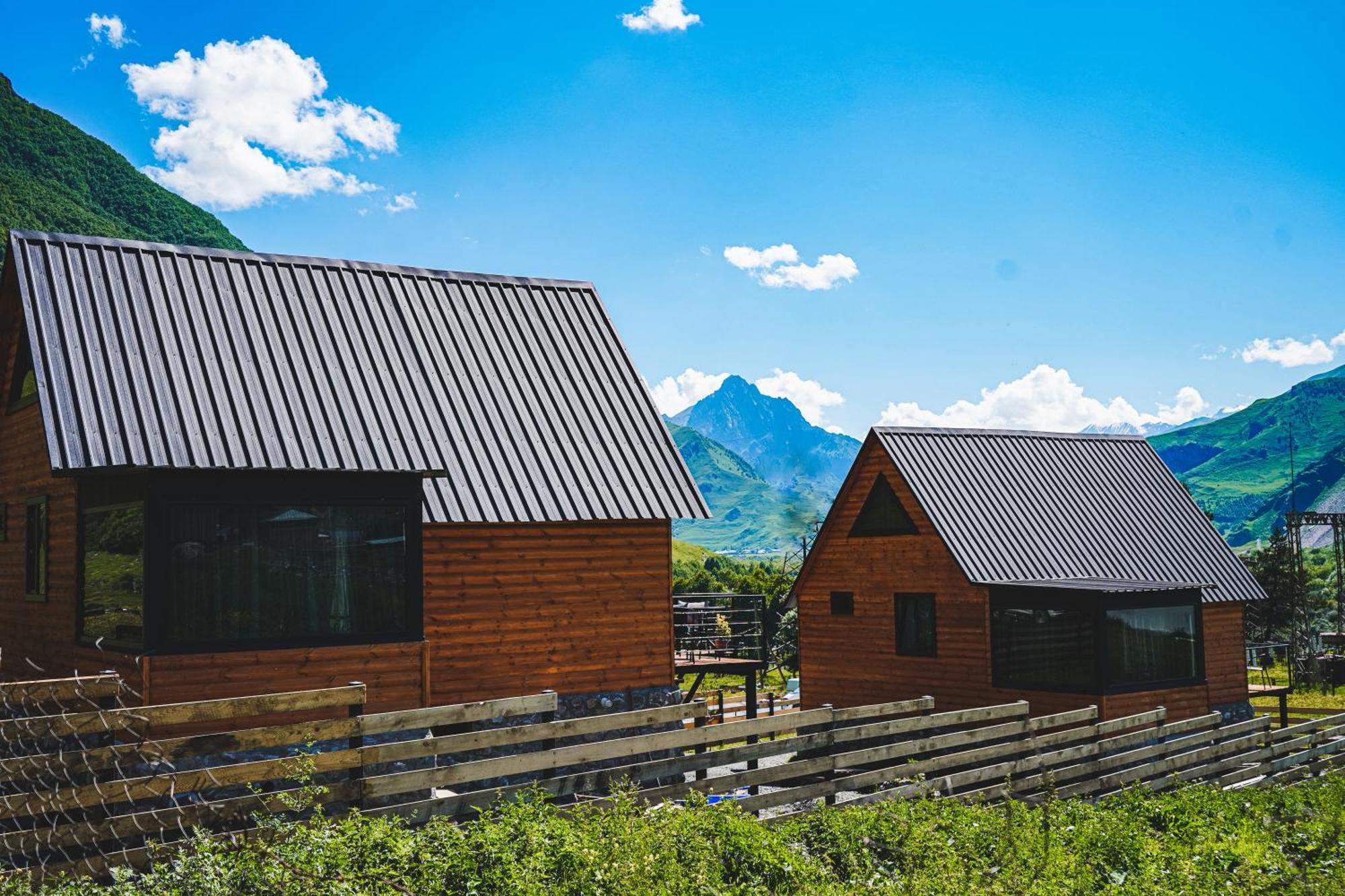 Traveler'S Cottages In Kazbegi Exterior photo