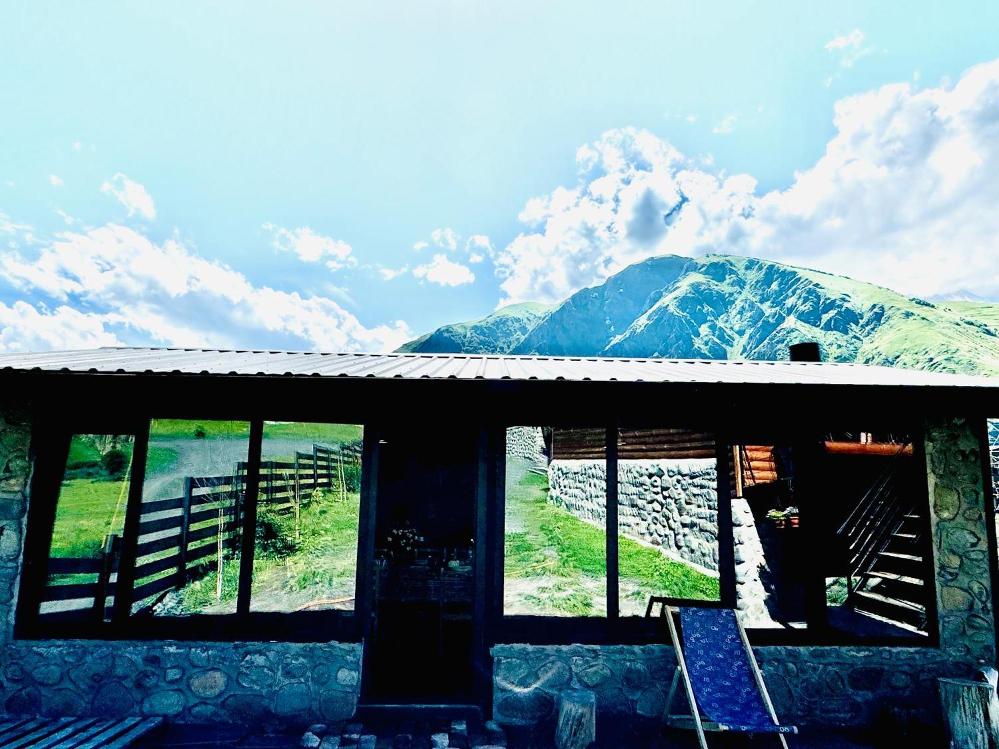 Traveler'S Cottages In Kazbegi Exterior photo