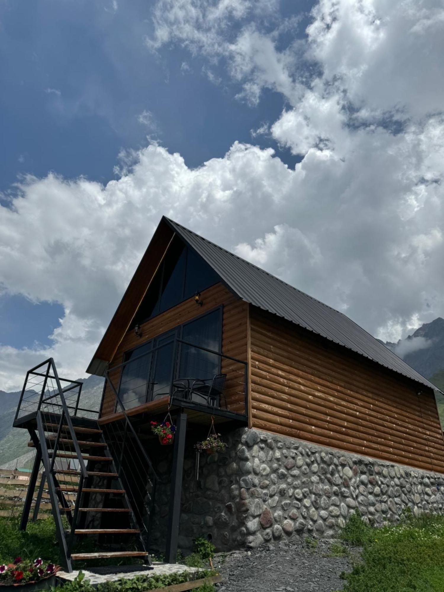 Traveler'S Cottages In Kazbegi Exterior photo