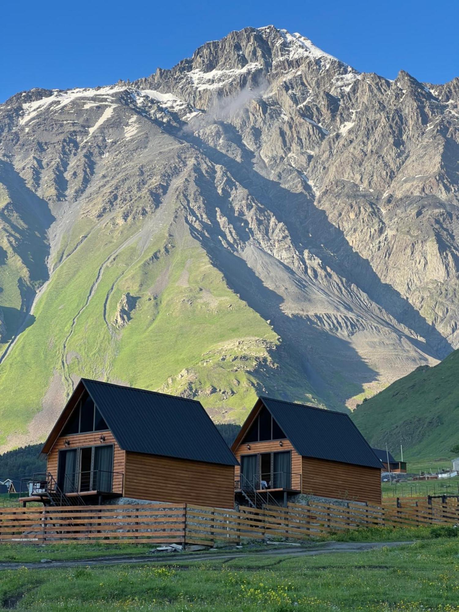 Traveler'S Cottages In Kazbegi Exterior photo