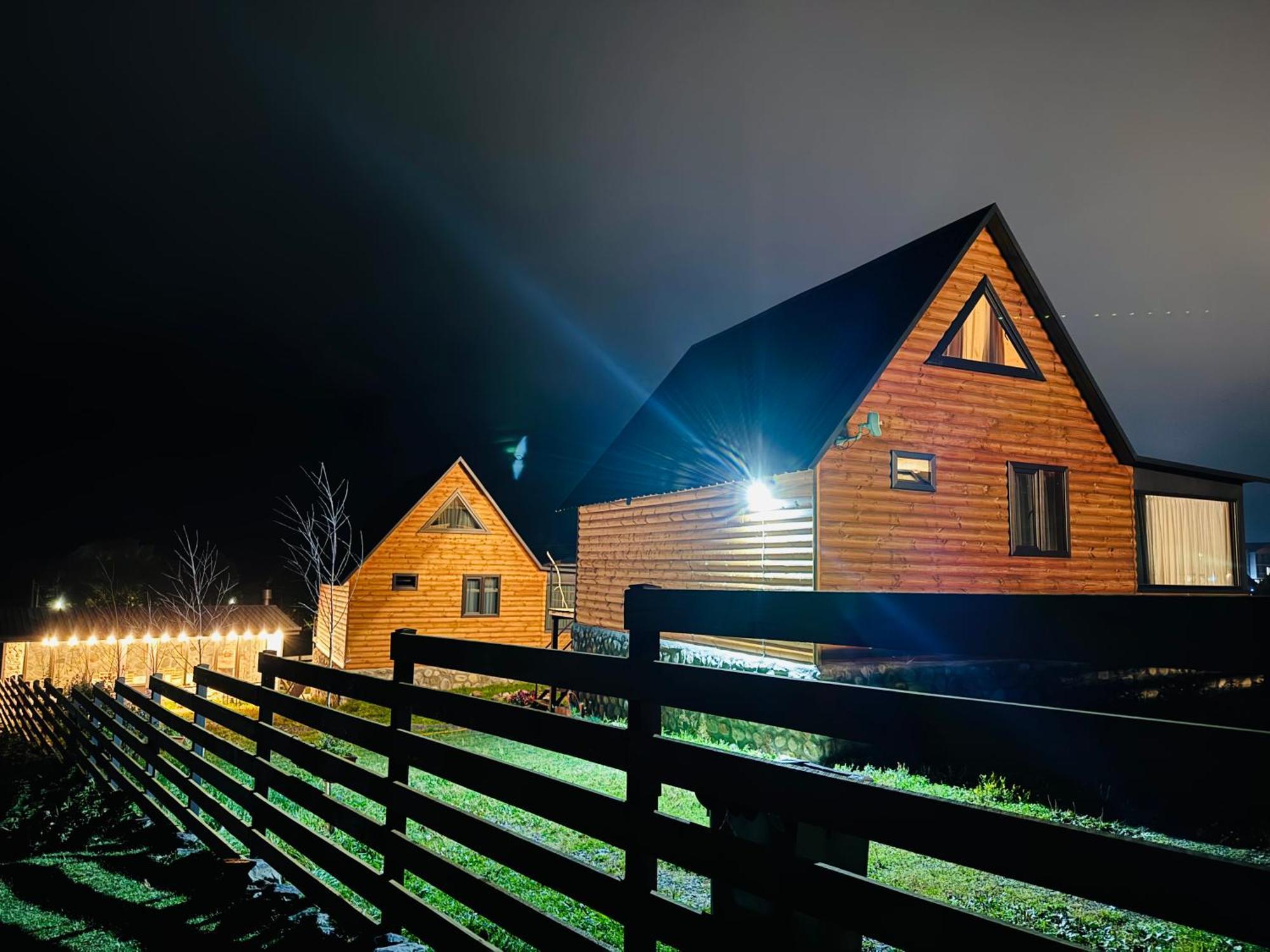Traveler'S Cottages In Kazbegi Exterior photo