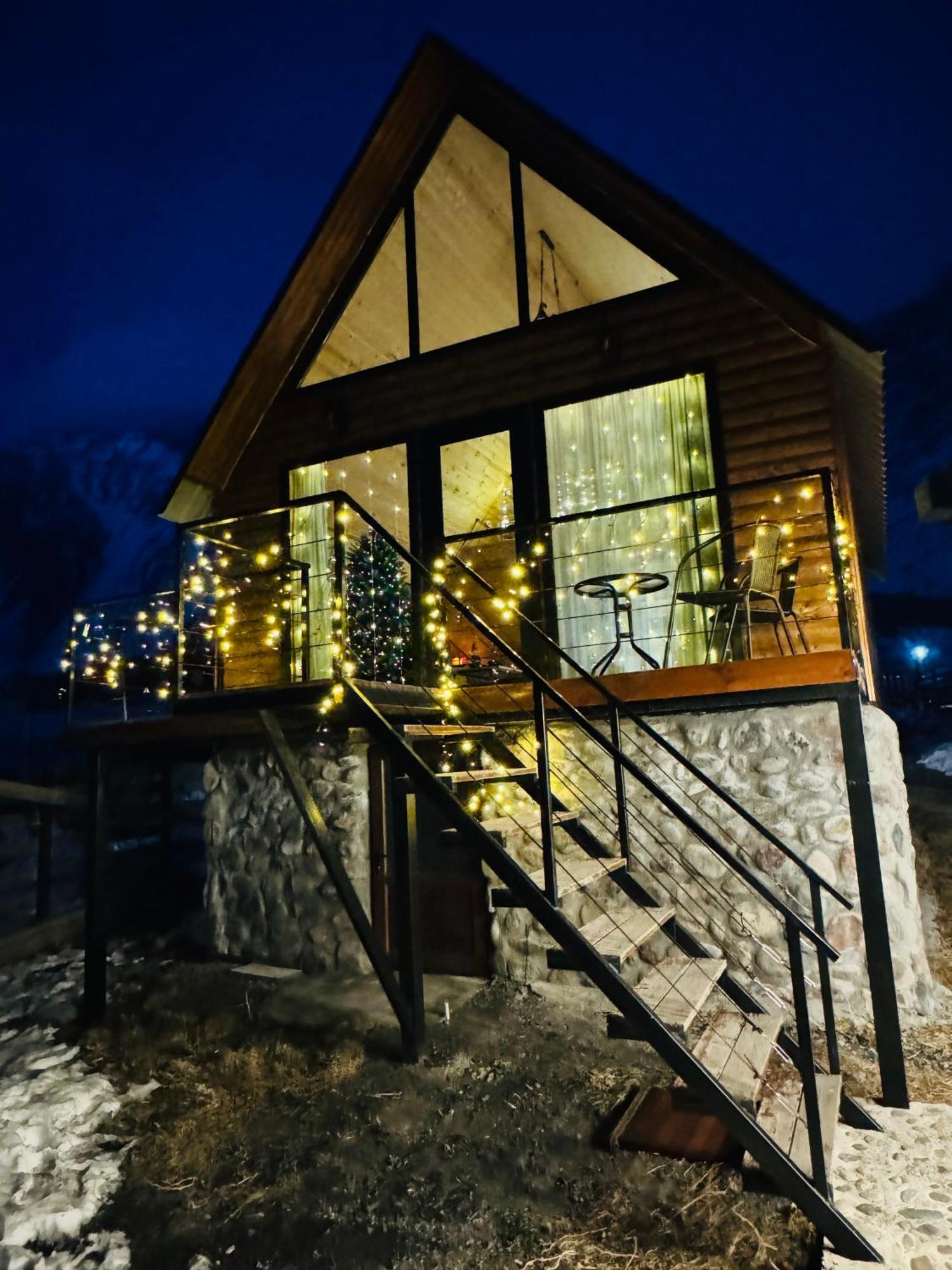 Traveler'S Cottages In Kazbegi Exterior photo